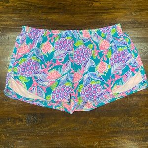 Luxletic 4" Ocean Trail Short-Maldives Green Turtle Wave
Size XL